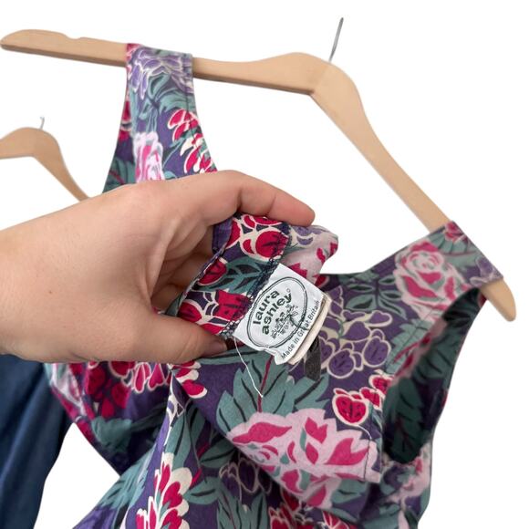 Laura Ashley Floral Sleeveless Jumpsuit Button Front Scoop Neck Size 10 - Picture 11 of 12